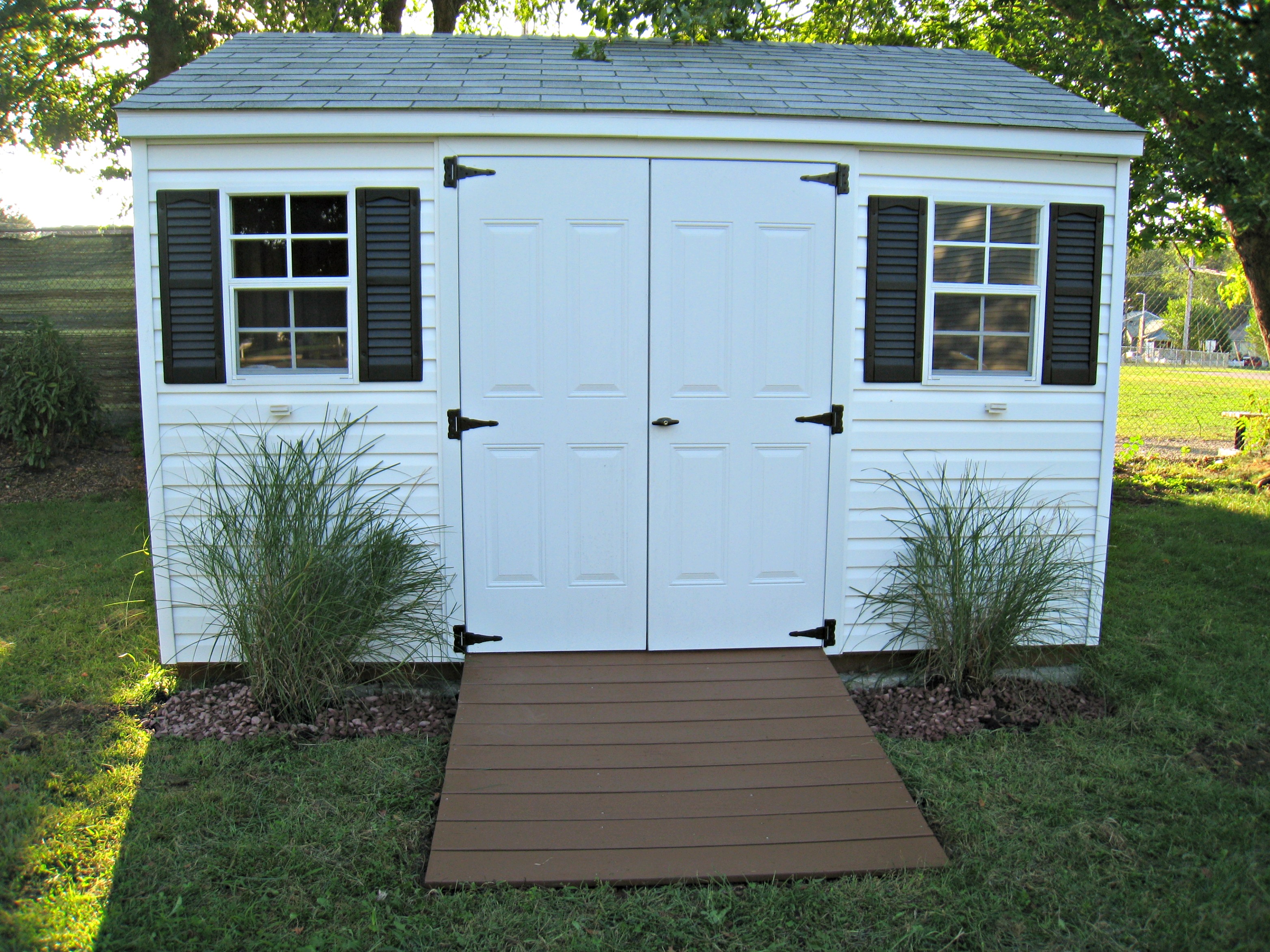 Sprucing Up a Storage Shed - momhomeguide.com
