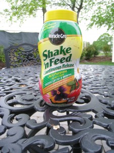 Shake n Feed fertilizer from Miracle-Gro