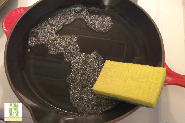 wash cast iron pan