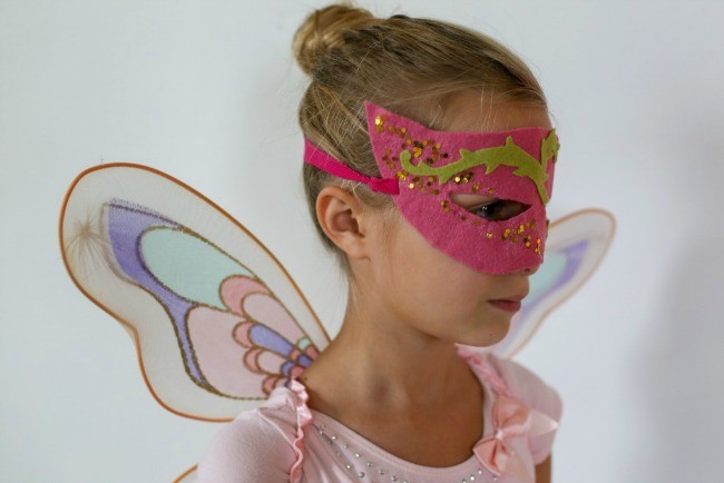 Your child will love this DIY fairy mask for Halloween!
