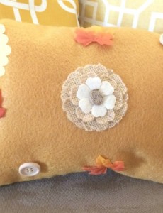 I love this easy fall pillow craft for adding autumn color to a living room!