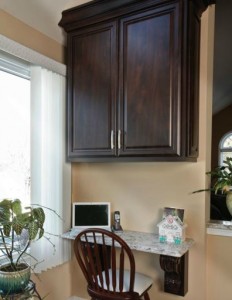 I would really like a quartz countertop kitchen desk like this one!