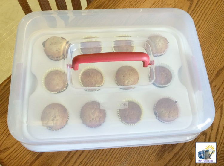 My new Rubbermaid Party Serving Kit is great for transporting muffins, cakes and cookies.