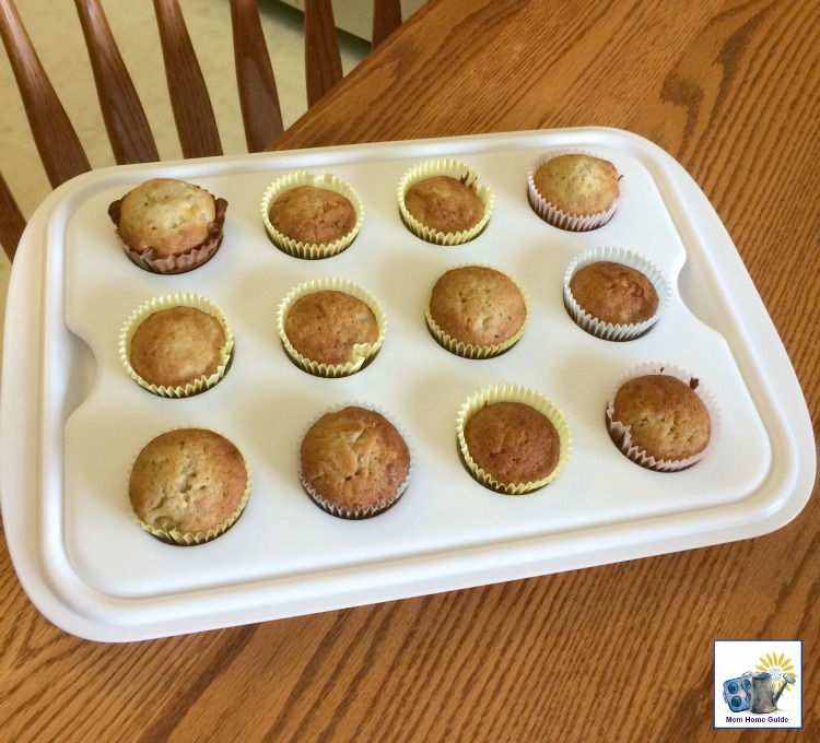The Rubbermaid Party Serving Kit is wonderful for transporting muffins and cupcakes.