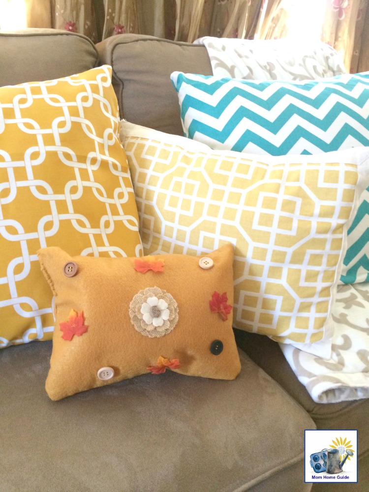 This simple fall pillow is a really easy quick and fun craft to make!