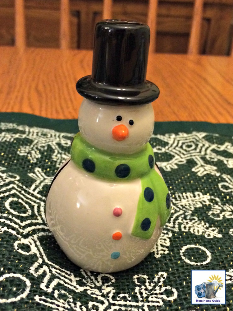 I love this adorable snowman salt and pepper shaker!