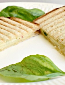 This basil pepperjack grilled cheese recipe is really easy to make!