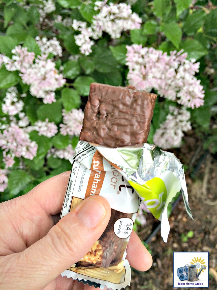 ZonePerfect bars make it easy to eat healthy, snack and snack and seize the day!]