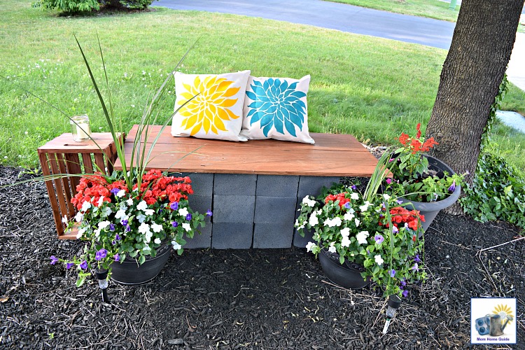 Cute Outdoor Seating: How to DIY a cinder block bench