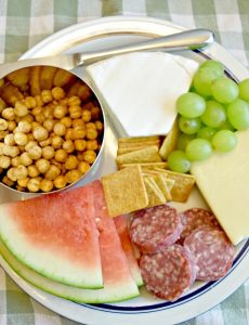 Great ideas on what to serve during a summer picnic meal