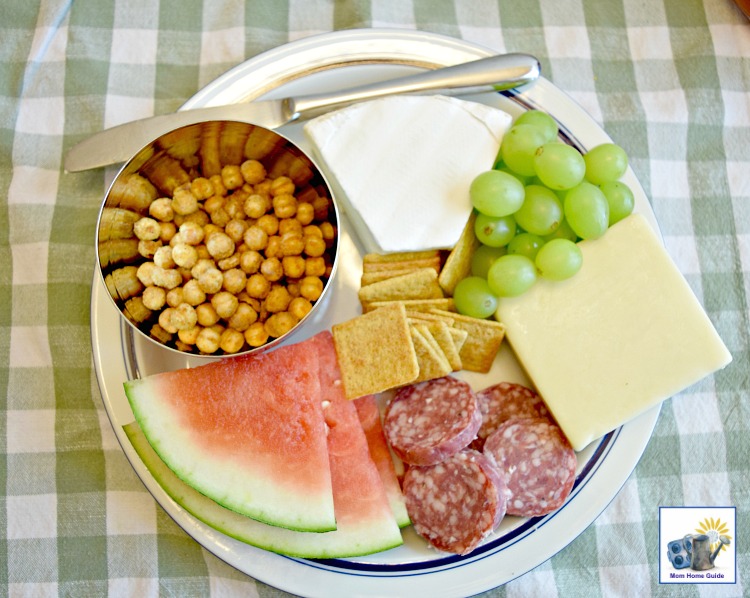 Great ideas on what to serve during a summer picnic meal