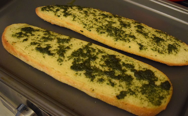 Fresh Basil Garlic Bread