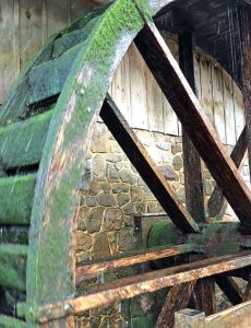 water wheel at Peddler's Village in Buck's County, PA