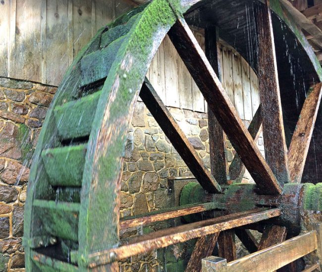 water wheel at Peddler's Village in Buck's County, PA
