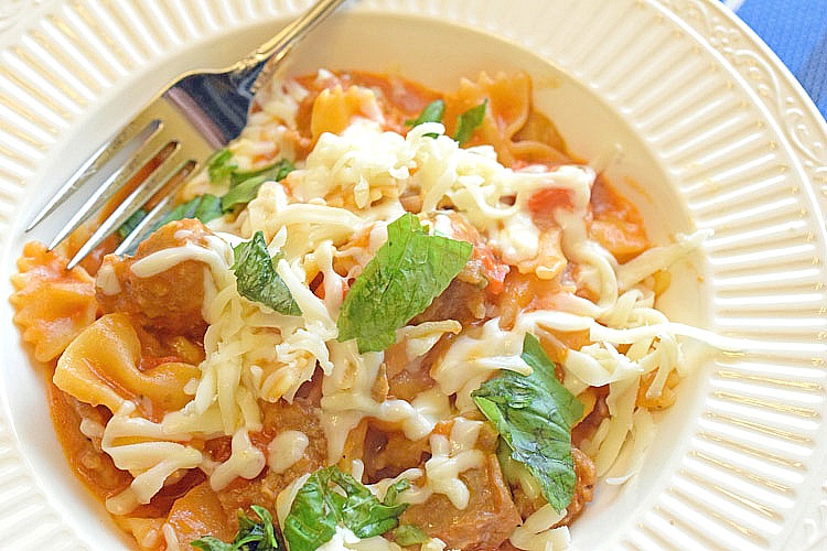 one pot pasta dish with sausage, basil, red pepper and mushrooms