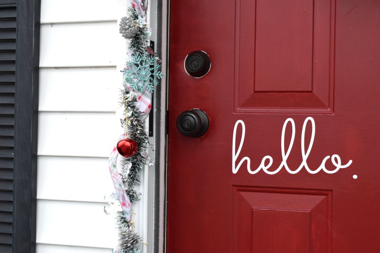 Easy and beautiful Christmas garland for a front door