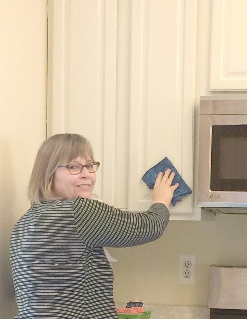 How to Clean White Kitchen