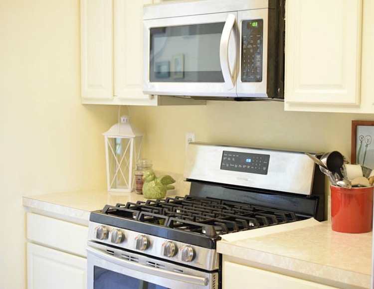 how to clean white kitchen cabinets