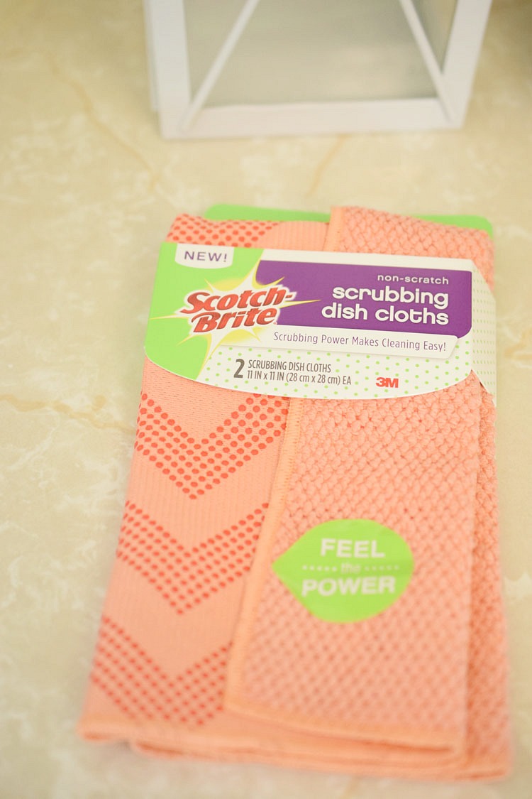 Scotch-Brite Dish Cloths for cleaning white kitchen cabients