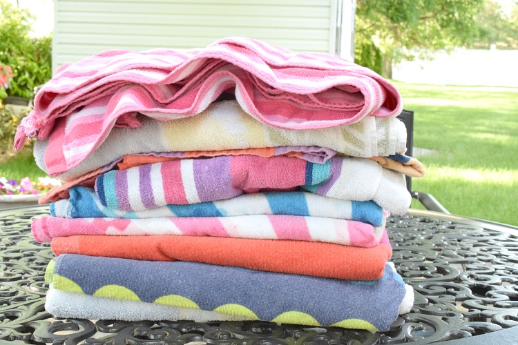 Organizing Beach Towels with Ziploc®