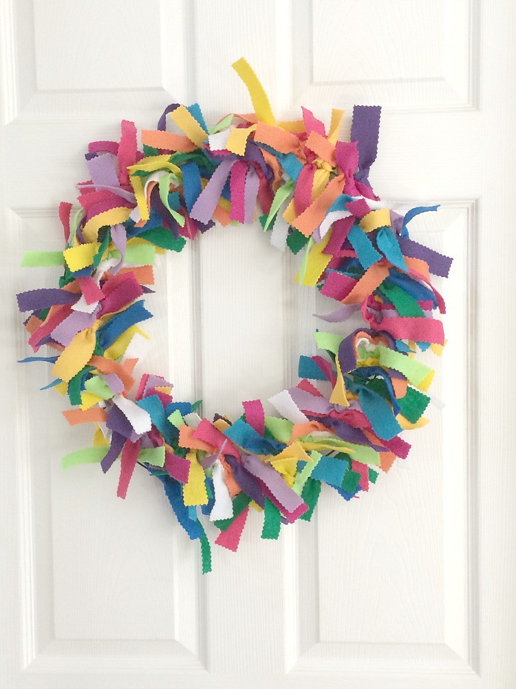 DIY colorful felt wreath