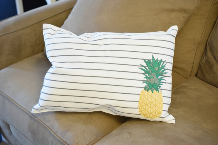 DIY pineapple pillows from Target placemats