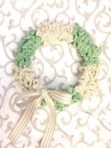 how to make a burlap bubble wreath