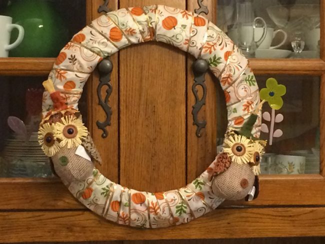 Easy fall owl and pumpkin wreath