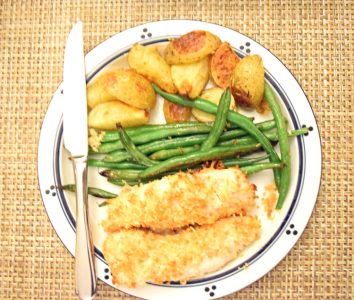 Chicken tenders with rosemary potatoes and green beens