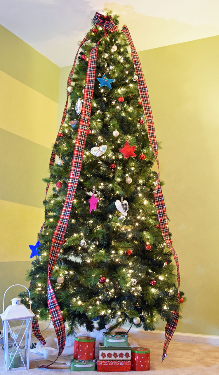 pre-lit artificial pine christmas tree by Treetopia