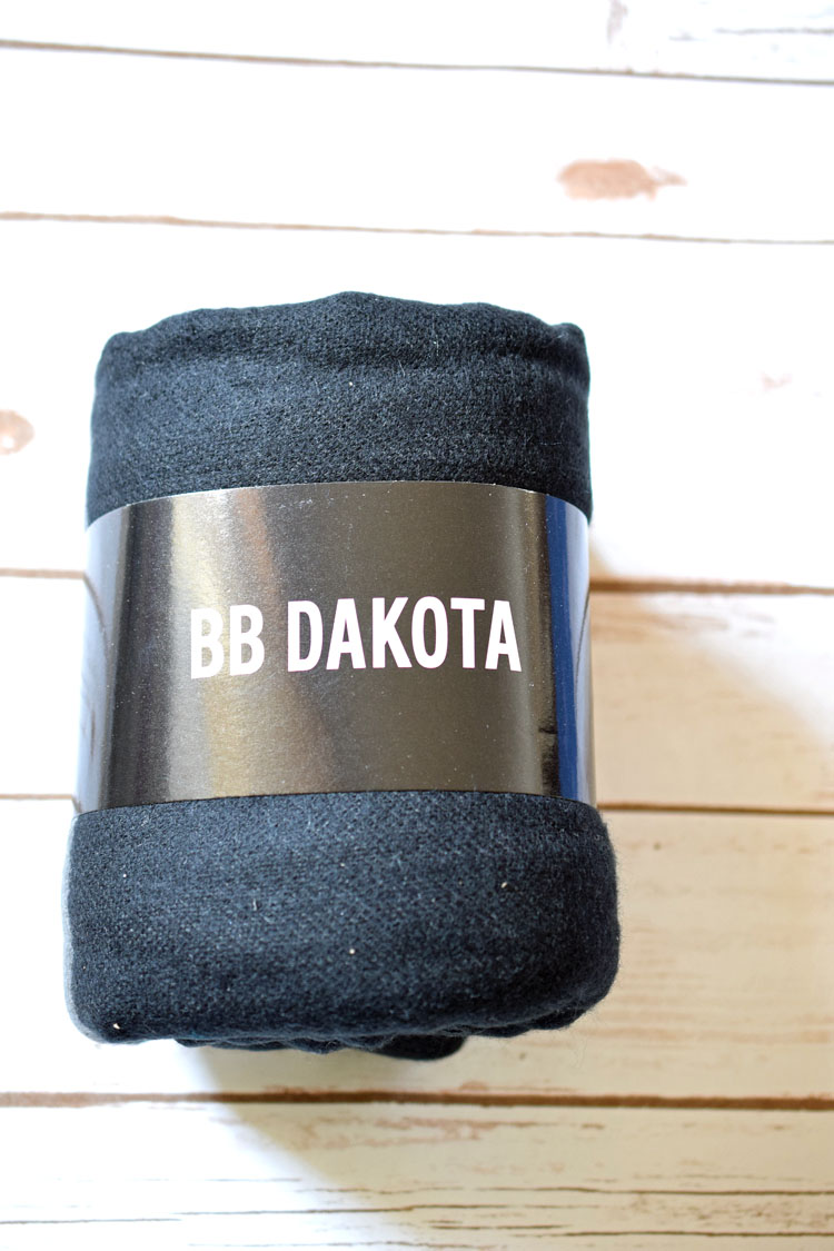 BB Dakota poncho in black