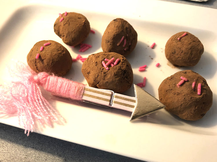 These easy chocolate truffles recipe are perfect for Valentine's Day!