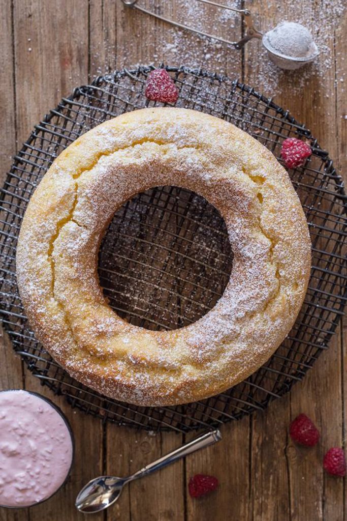 mascarpone cake with raspberry cream