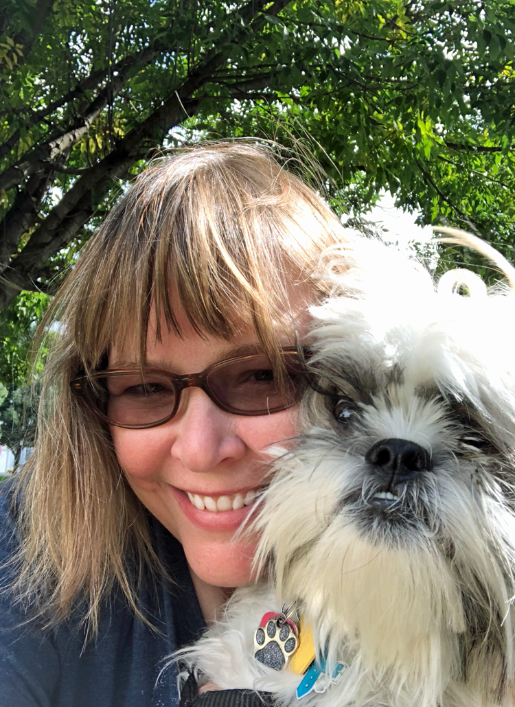 Lauren of Mom Home Guide with her Shih Tzu puppy, Mochi