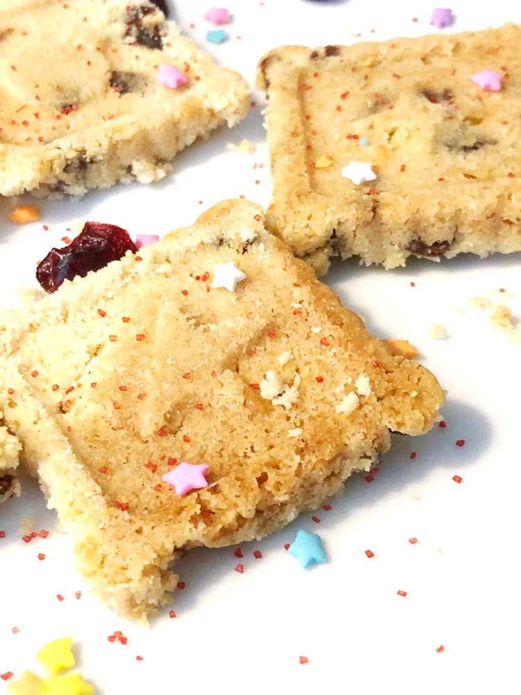 recipe for easy, pretty and delicious cranberry shortbread cookies