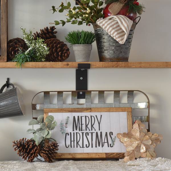 Love this beautiful handmade Christmas sign! Visit Harbour Breeze Home for the free printable and tutorial to make this sign.