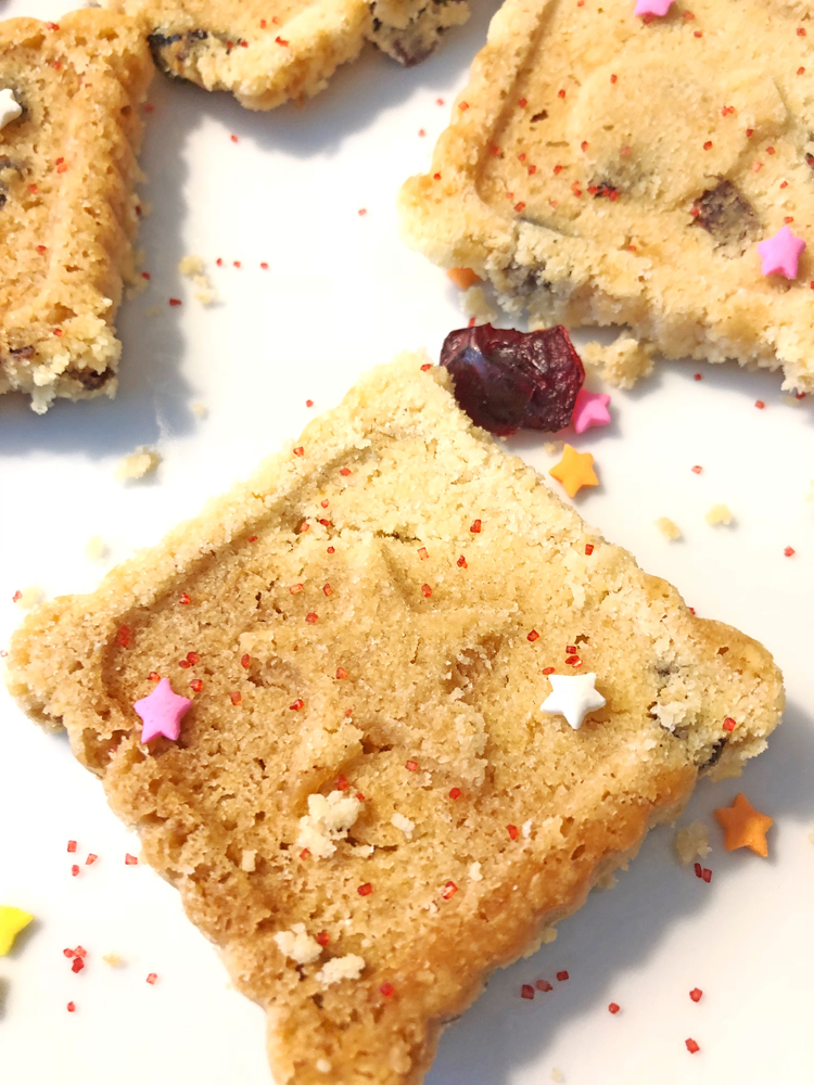 delicious recipe for holiday cranberry shortbread cookies. These cookies are festive and perfect for Thanksgiving and Christmas!