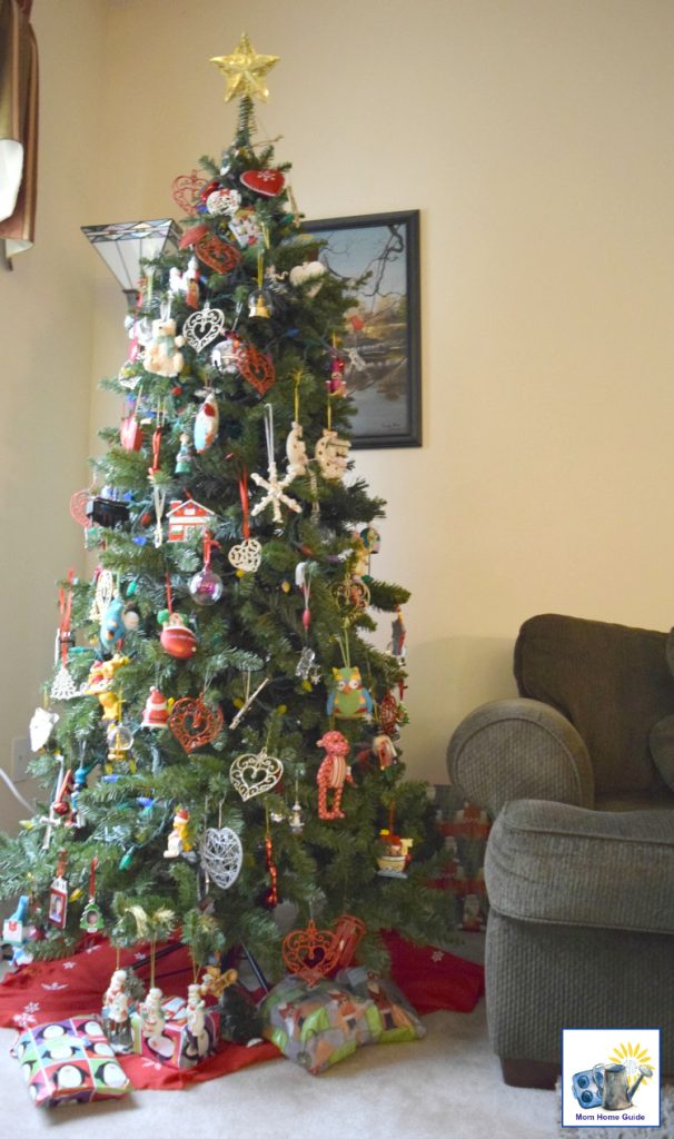 A lushly decorated Christmas tree
