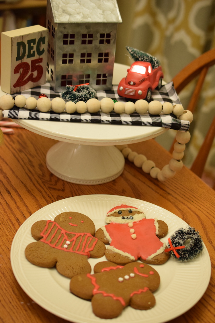 Baking gingerbread men cookies from this easy and delicious recipe is a fun family activity for Christmas and the holiday season.