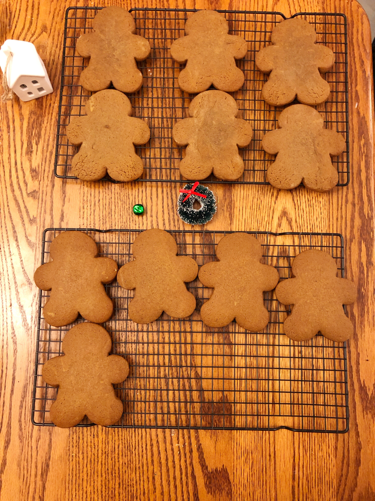 How to make easy and delicious gingerbread men cookies for Christmas
