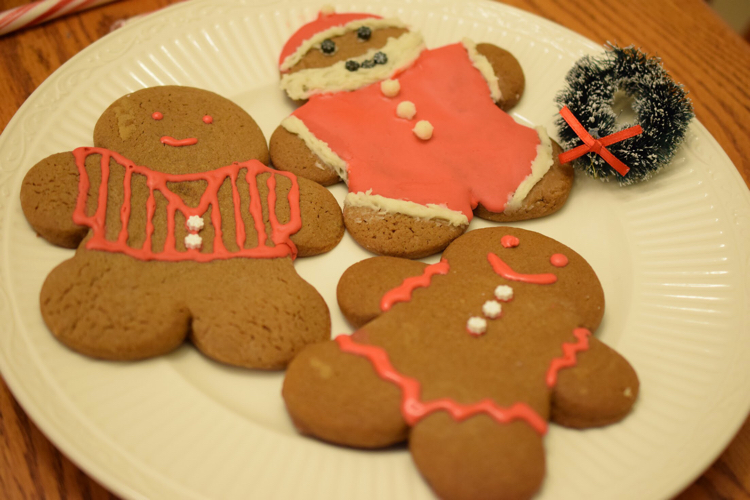 Love this easy and delicious gingerbread men recipe for the holidays!