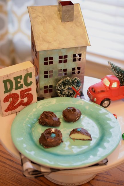 This simple and delicious recipe for homemade peppermint patties is perfect for the holidays!