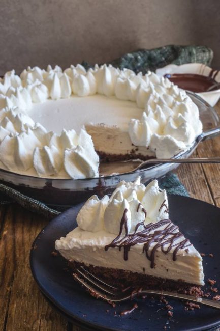 I love this no bake Baileys chocolate mousse pie