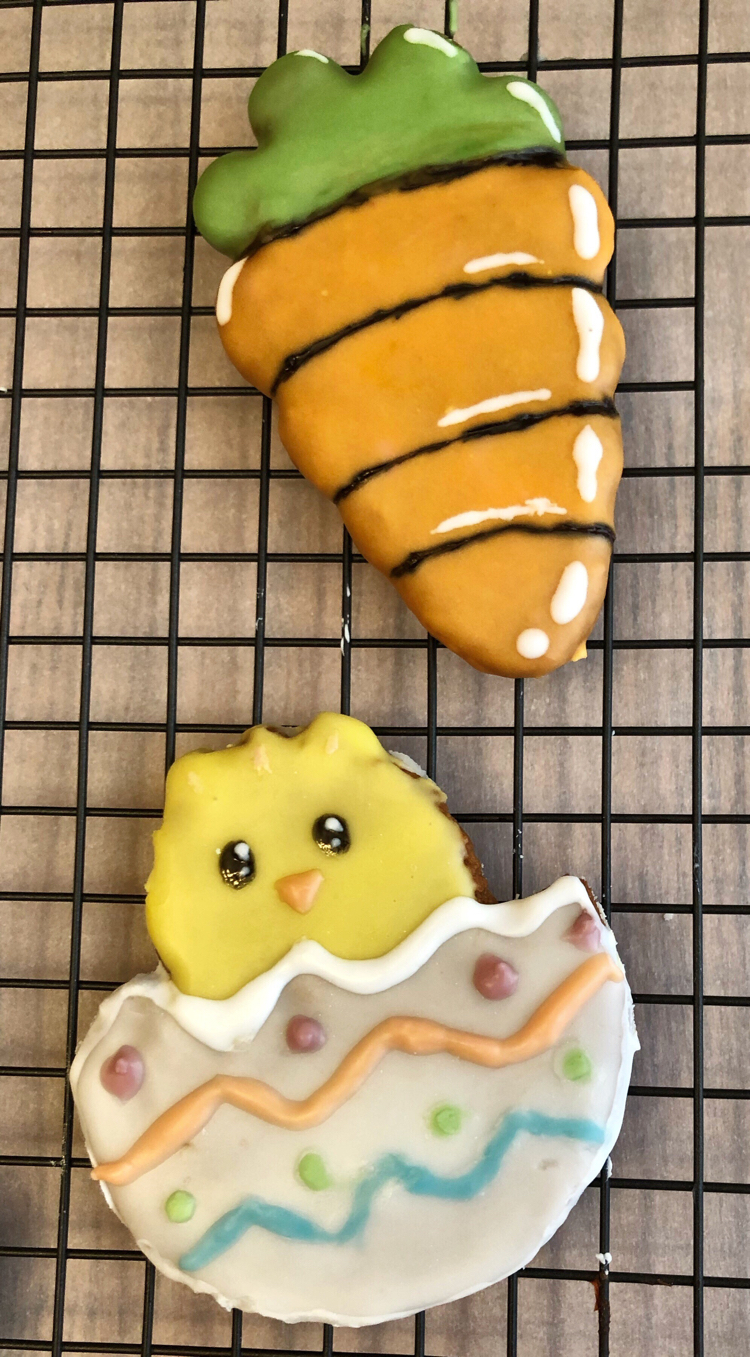 decorated Easter gingerbread cookies