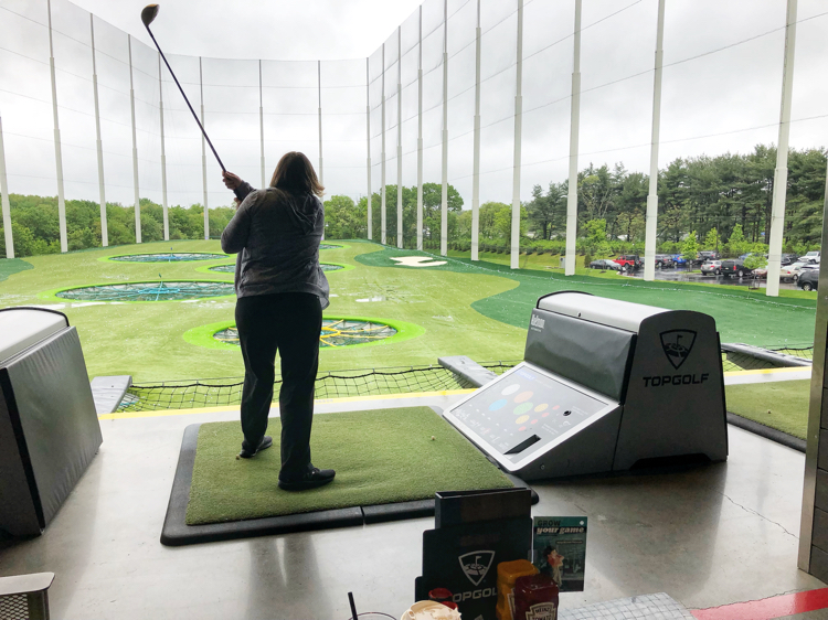 Lauren of Mom Home Guide golfing at Topgolf in Mount Laurel, NJ