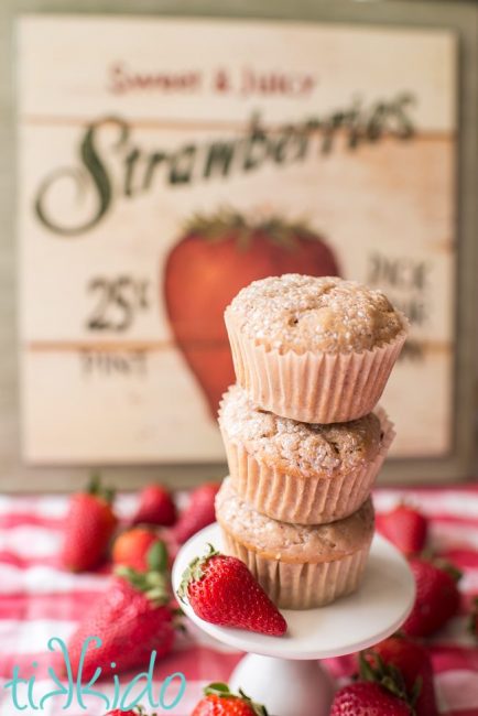 strawberry muffins recipe by Tikkido