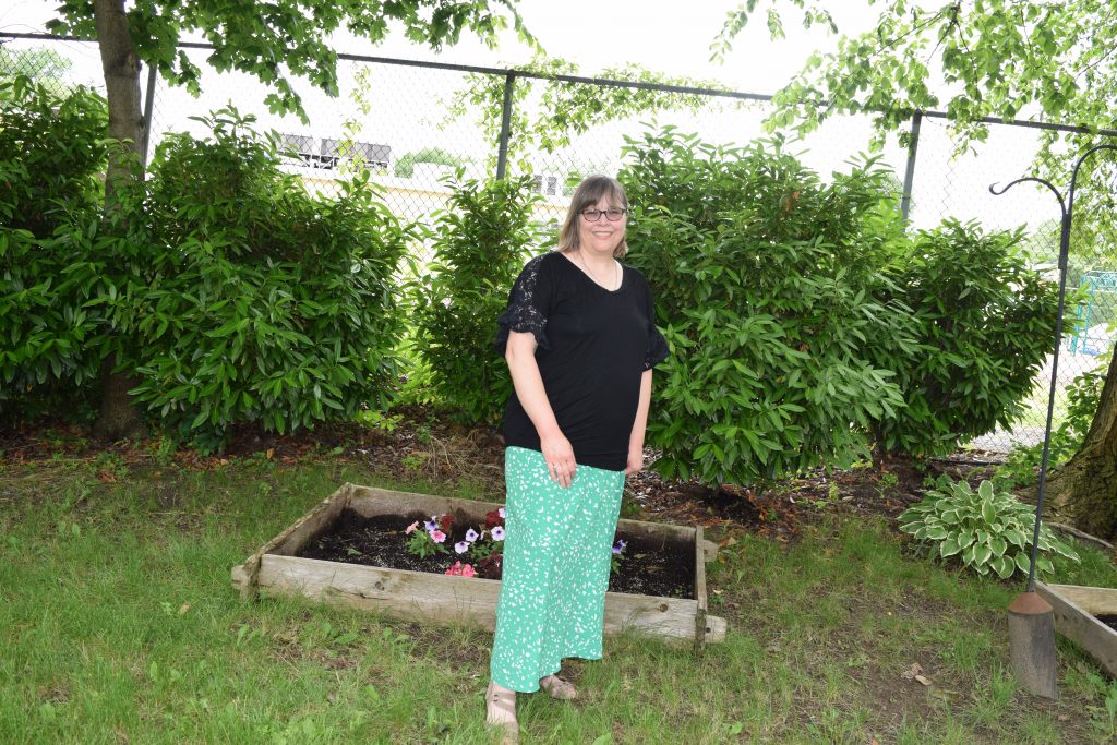 greenskirtblacklacetop