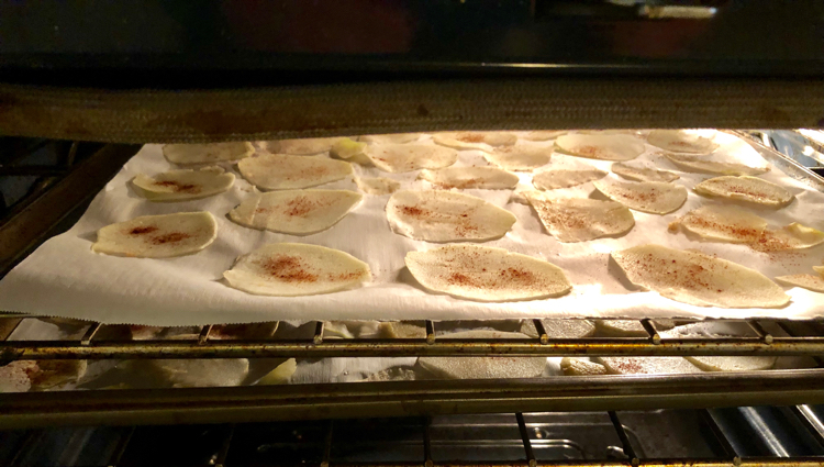 baking apple slices in the oven