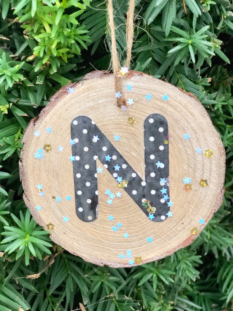 DIY monogram wood slice ornament with star glitter confetti