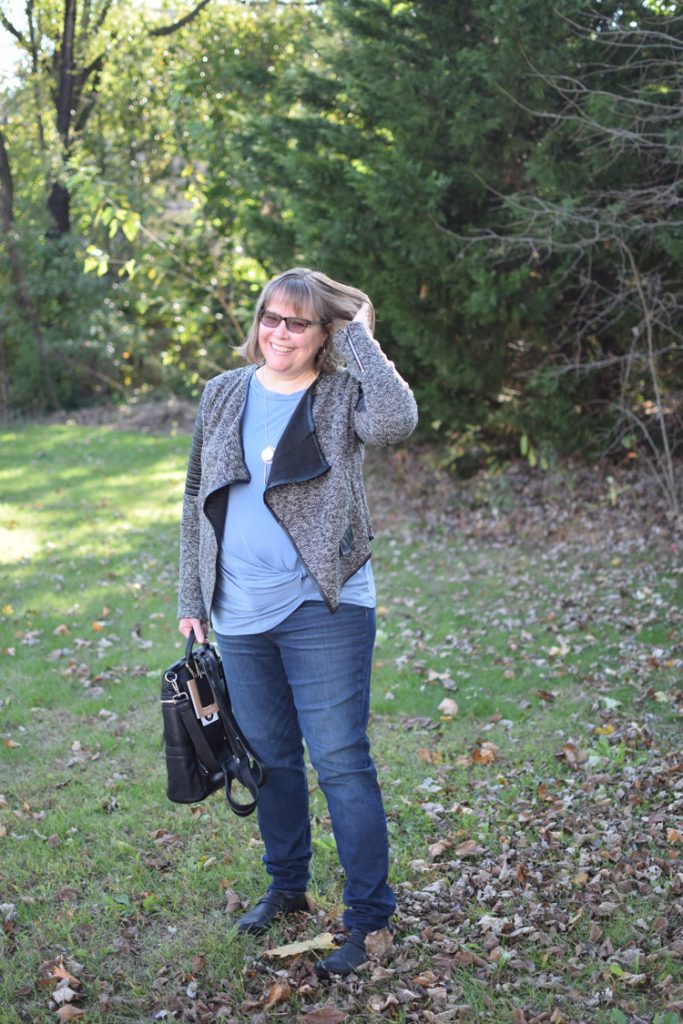 Fall outfit with Moto jacket, high-waisted jeans and a black mini-convertible backpack.